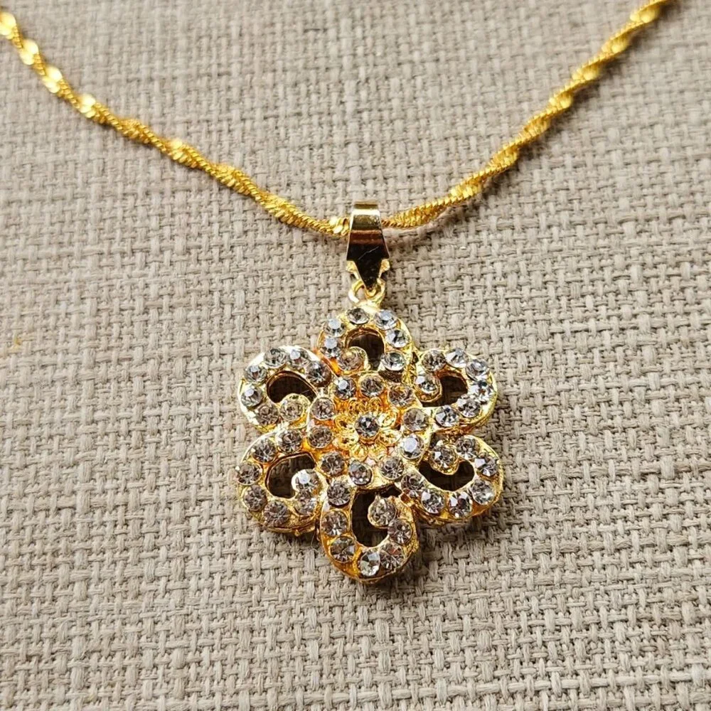Women Necklace Fashion Gole Tone Crystals Accent Pendant Fashion Jewelry, New